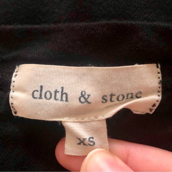 Cloth & Stone Black V-Neck T-Shirt Anthropologie - Picture 4 of 5